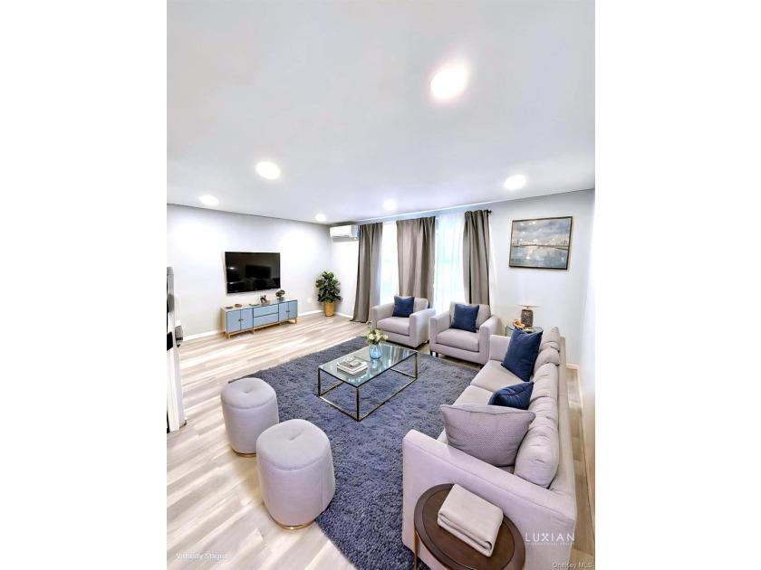 Expansive Brooklyn Home with Dual Dining, Parking Garage &amp; - photo 4