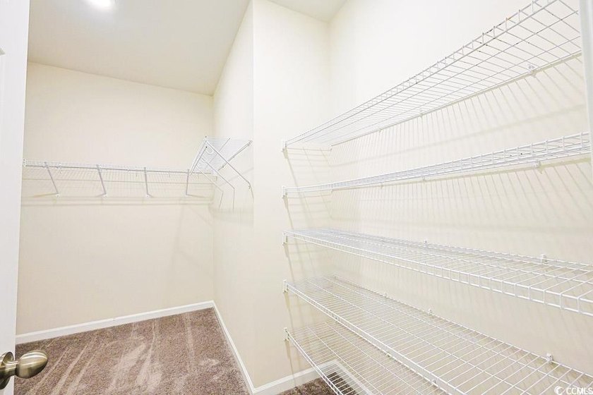 Welcome to this beautifully designed 5-bedroom, 2.5-bathroom - photo 17