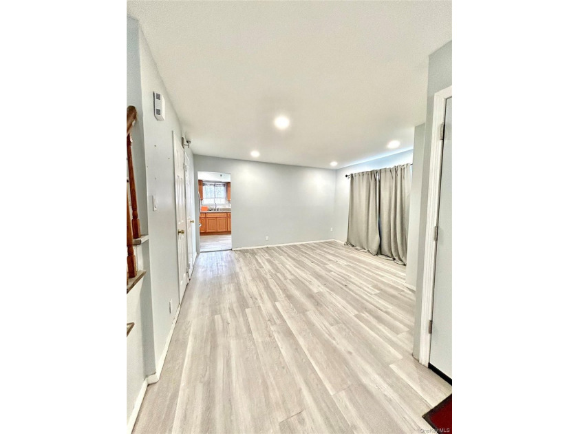 Expansive Brooklyn Home with Dual Dining, Parking Garage &amp; - photo 7