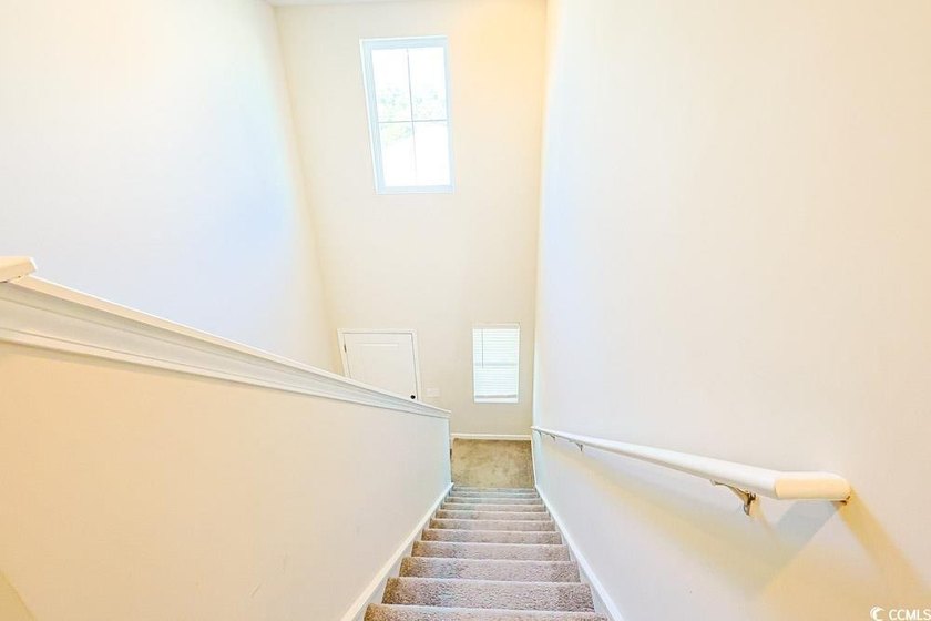 Welcome to this beautifully designed 5-bedroom, 2.5-bathroom - photo 18