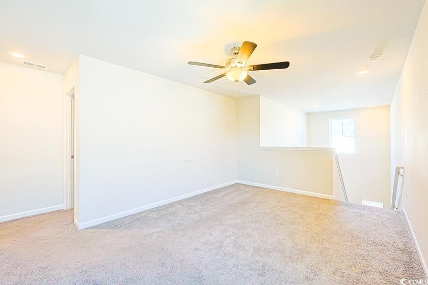 Welcome to this beautifully designed 5-bedroom, 2.5-bathroom - photo 19