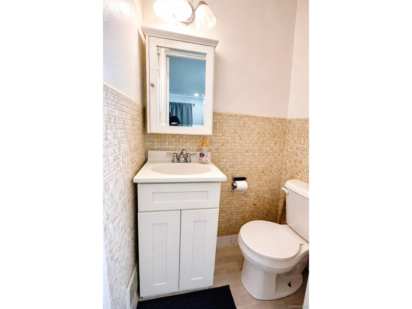Expansive Brooklyn Home with Dual Dining, Parking Garage &amp; - photo 9
