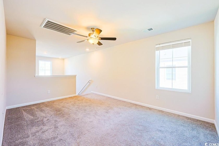 Welcome to this beautifully designed 5-bedroom, 2.5-bathroom - photo 20