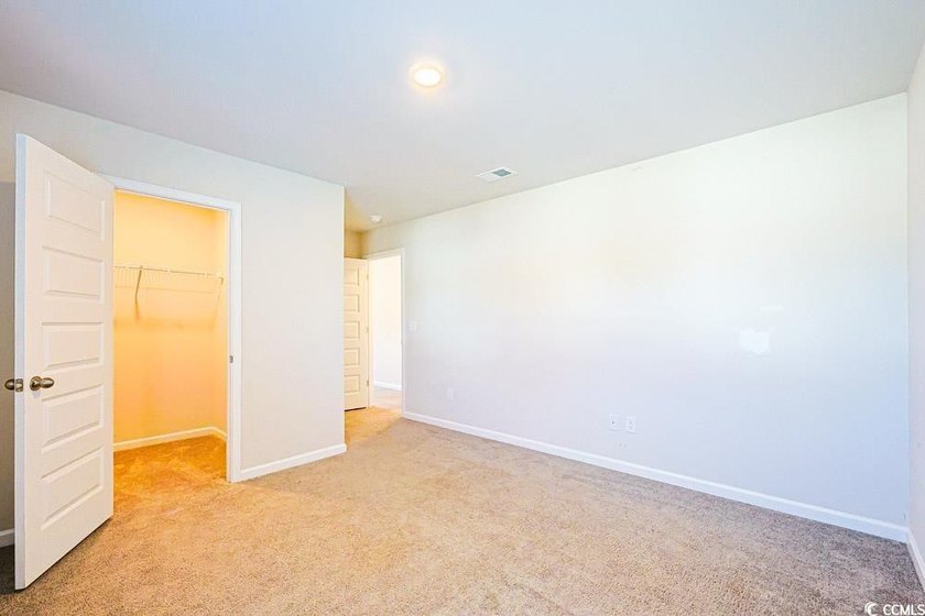Welcome to this beautifully designed 5-bedroom, 2.5-bathroom - photo 22