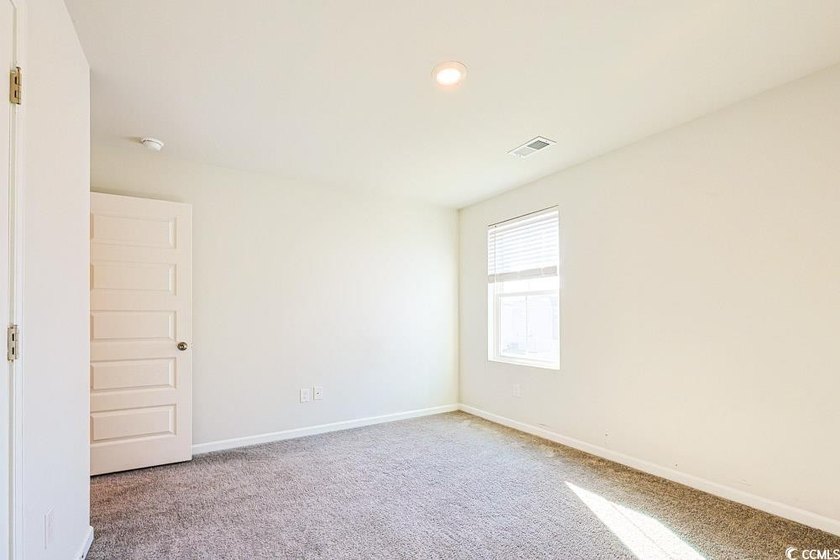Welcome to this beautifully designed 5-bedroom, 2.5-bathroom - photo 28