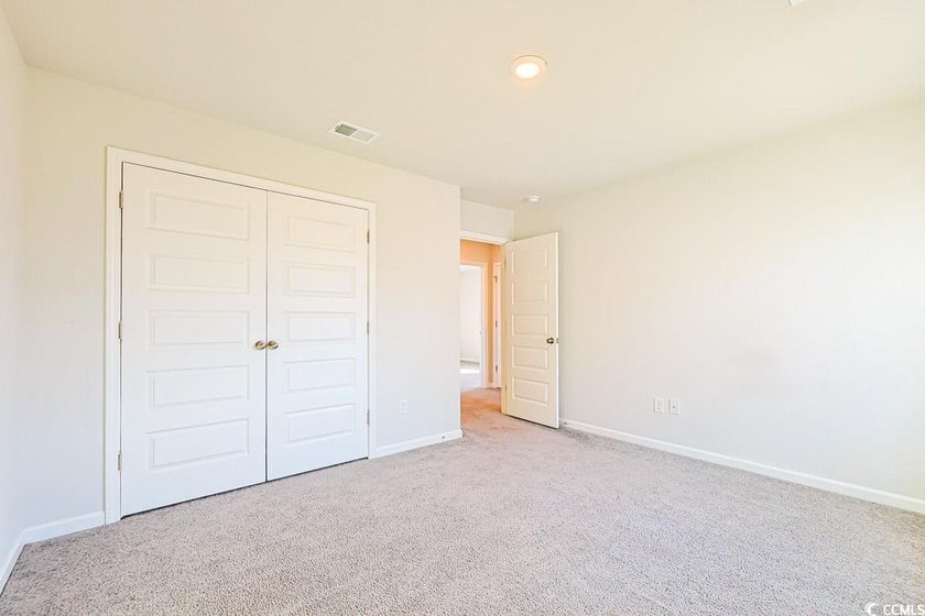 Welcome to this beautifully designed 5-bedroom, 2.5-bathroom - photo 29