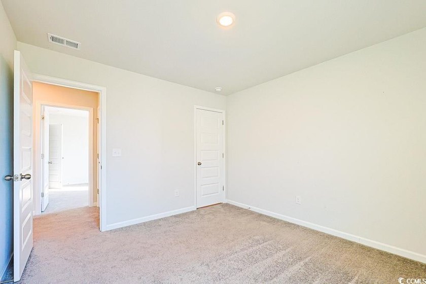 Welcome to this beautifully designed 5-bedroom, 2.5-bathroom - photo 30
