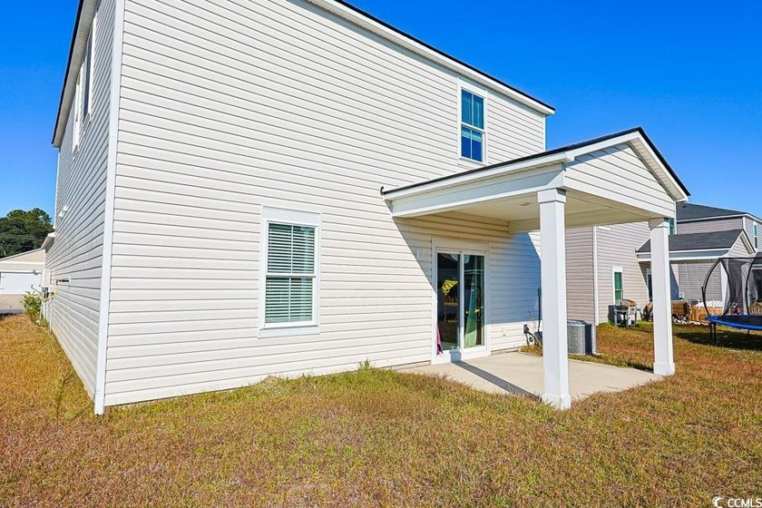 Welcome to this beautifully designed 5-bedroom, 2.5-bathroom - photo 33