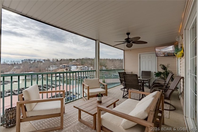 Enjoy large lake views and effortless access at this beautifully - photo 40