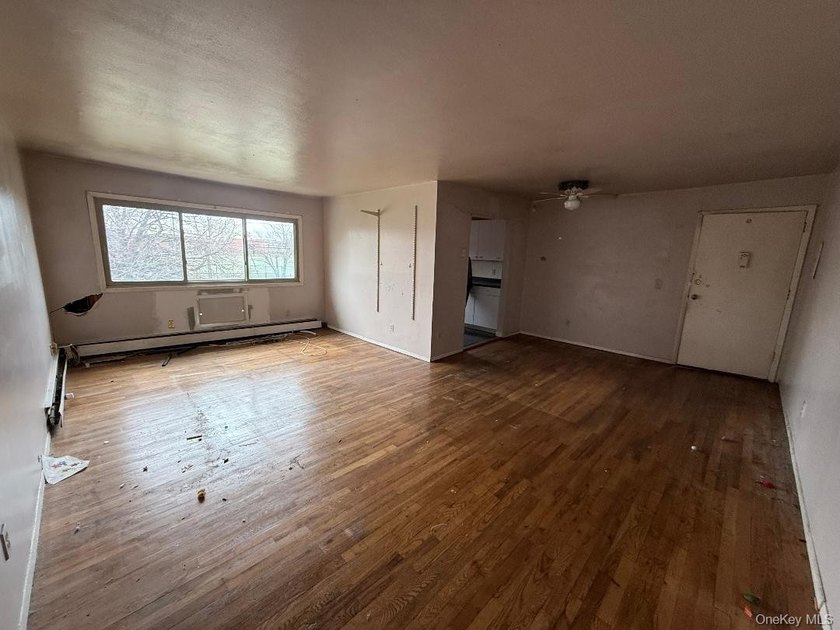 2 Bedroom UPPER Unit> Needs TLC> SOLD AS IS >Welcome to the - photo 6