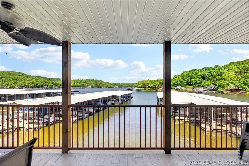 Beautiful 3-bedroom, 2-bath lakefront condo at Clearwater - photo 12