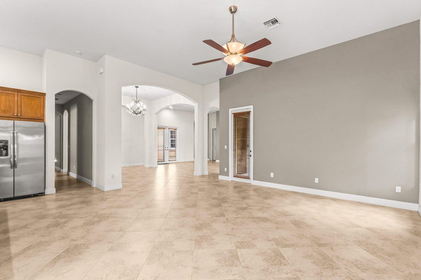 Welcome to this beautifully maintained 4-bedroom, 3-bathroom - photo 13