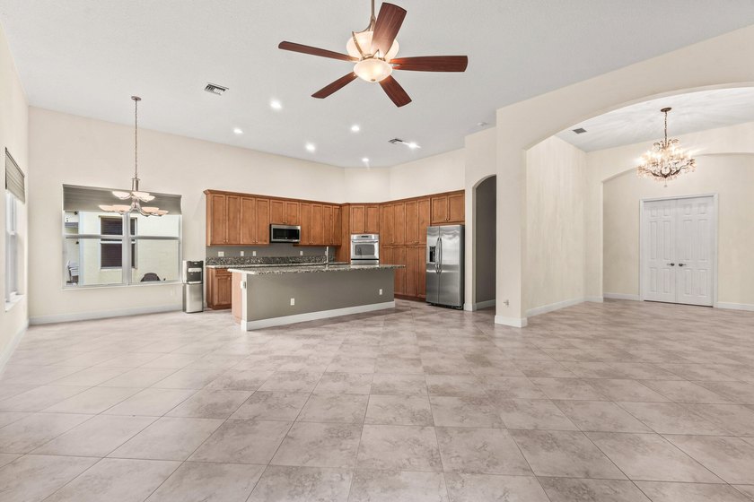 Welcome to this beautifully maintained 4-bedroom, 3-bathroom - photo 14