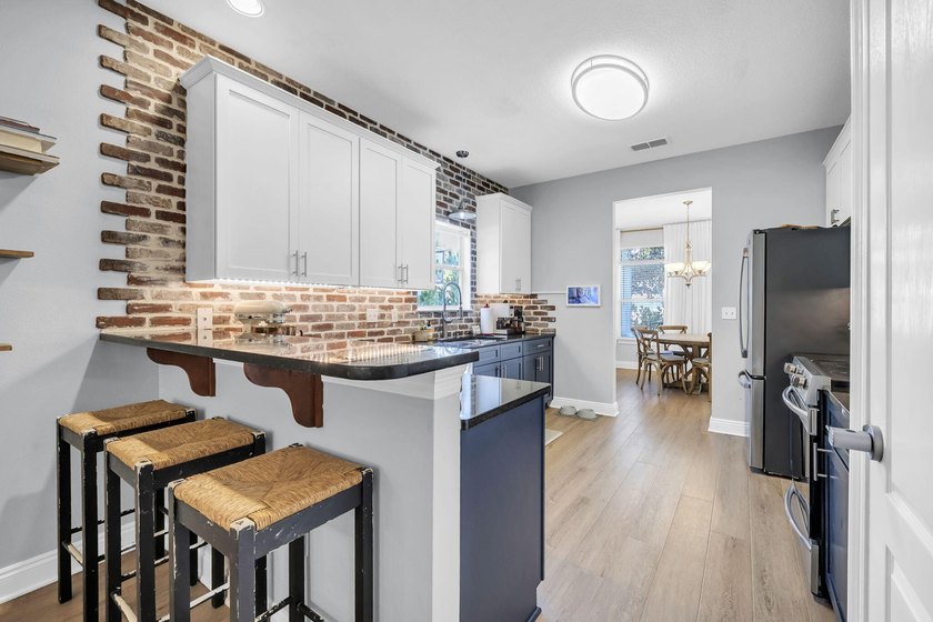 This stunning 4BR/3.5BA home in Eagle Bay offers style and - photo 15