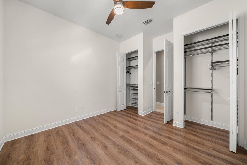 Welcome to this beautifully maintained 4-bedroom, 3-bathroom - photo 18