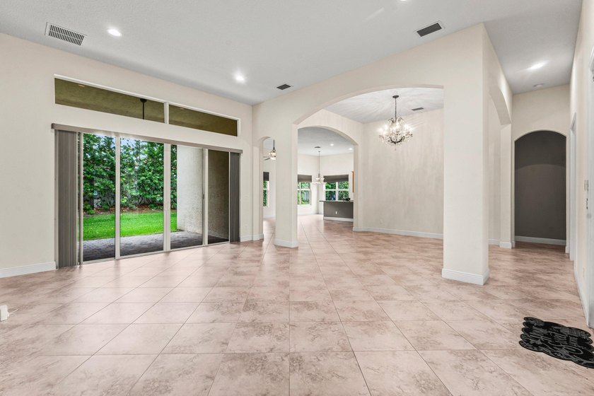 Welcome to this beautifully maintained 4-bedroom, 3-bathroom - photo 21
