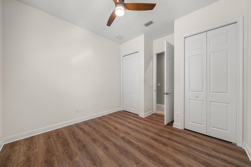 Welcome to this beautifully maintained 4-bedroom, 3-bathroom - photo 23