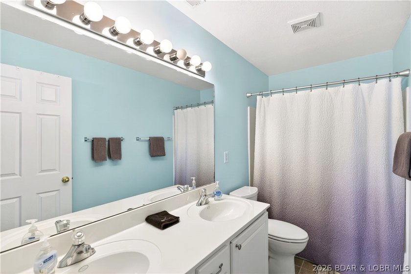 Beautiful 3-bedroom, 2-bath lakefront condo at Clearwater - photo 24