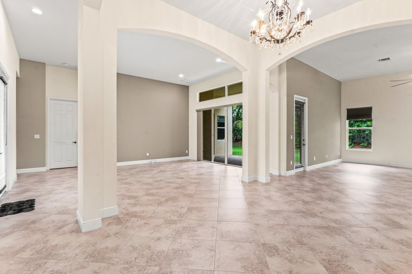 Welcome to this beautifully maintained 4-bedroom, 3-bathroom - photo 25