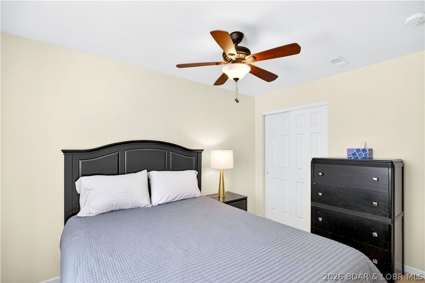 Beautiful 3-bedroom, 2-bath lakefront condo at Clearwater - photo 26