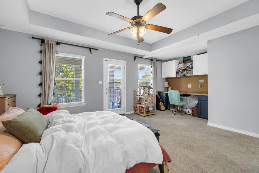 This stunning 4BR/3.5BA home in Eagle Bay offers style and - photo 29