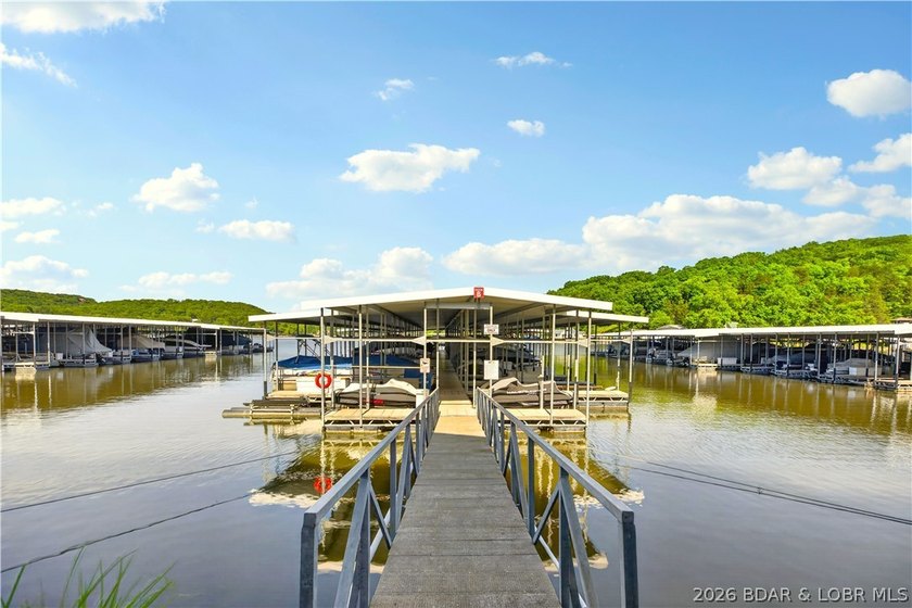 Beautiful 3-bedroom, 2-bath lakefront condo at Clearwater - photo 34
