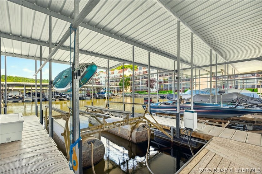 Beautiful 3-bedroom, 2-bath lakefront condo at Clearwater - photo 35