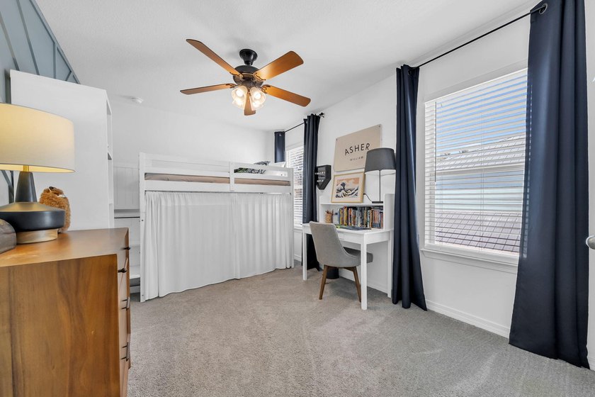 This stunning 4BR/3.5BA home in Eagle Bay offers style and - photo 35