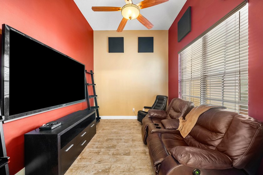 Welcome to this beautifully maintained 4-bedroom, 3-bathroom - photo 36