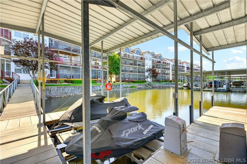 Beautiful 3-bedroom, 2-bath lakefront condo at Clearwater - photo 39