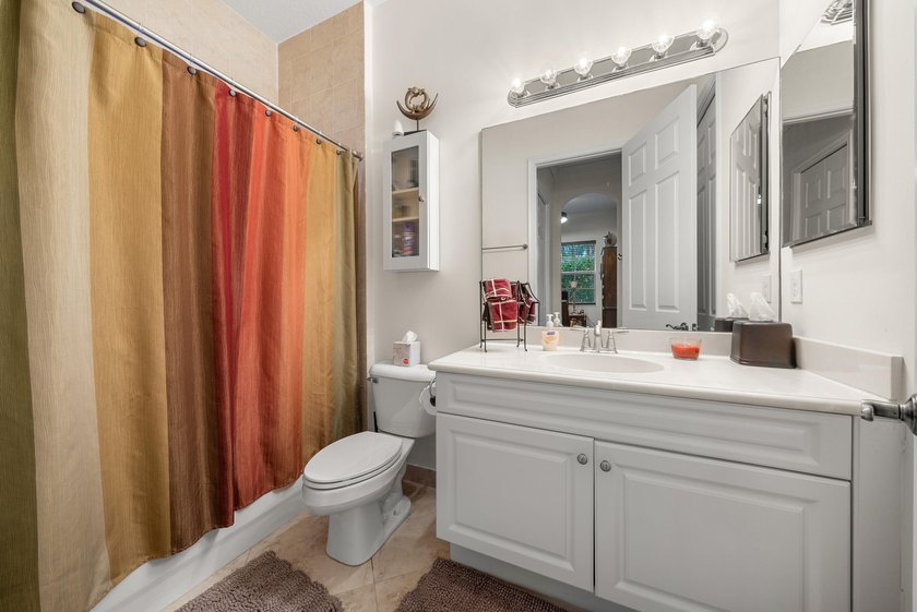 Welcome to this beautifully maintained 4-bedroom, 3-bathroom - photo 41