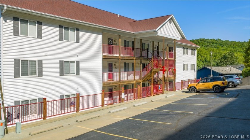 Beautiful 3-bedroom, 2-bath lakefront condo at Clearwater - photo 45