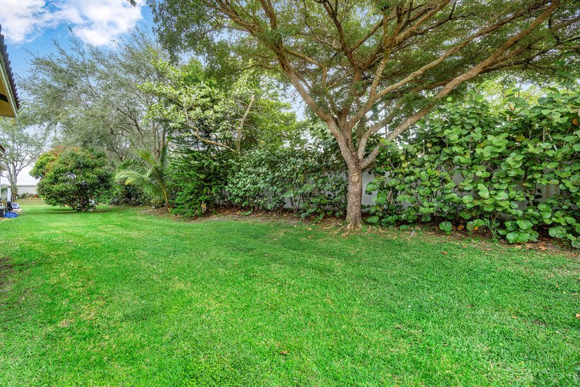 Welcome to this beautifully maintained 4-bedroom, 3-bathroom - photo 48