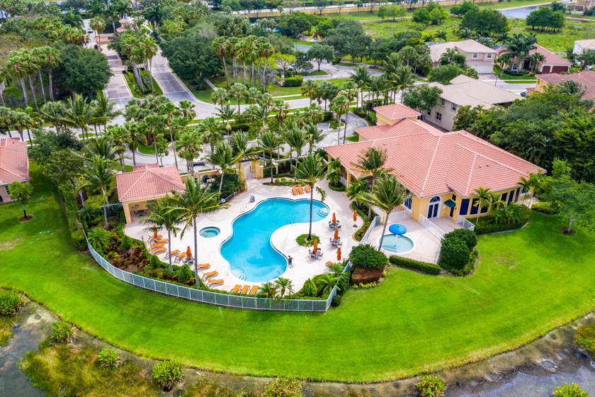 Welcome to this beautifully maintained 4-bedroom, 3-bathroom - photo 50