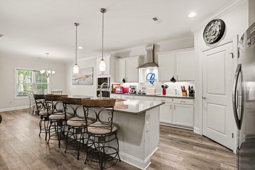 Welcome to this exceptional 5-bedroom, 3-bathroom home located - photo 11