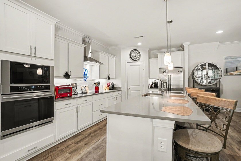 Welcome to this exceptional 5-bedroom, 3-bathroom home located - photo 13