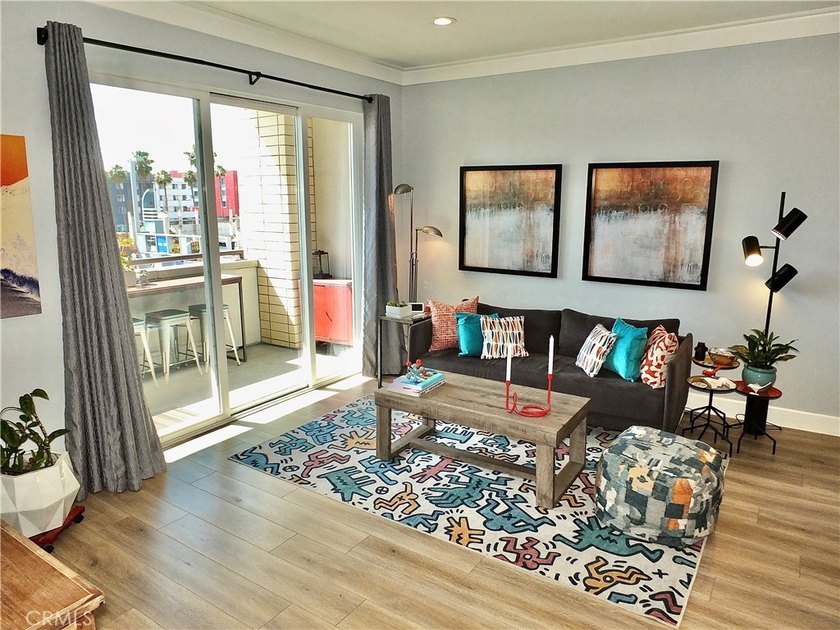 Stylish and upgraded 2-bedroom, 2-bath condo with a flexible den - photo 13