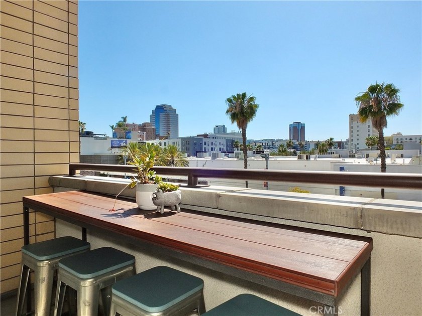 Stylish and upgraded 2-bedroom, 2-bath condo with a flexible den - photo 14