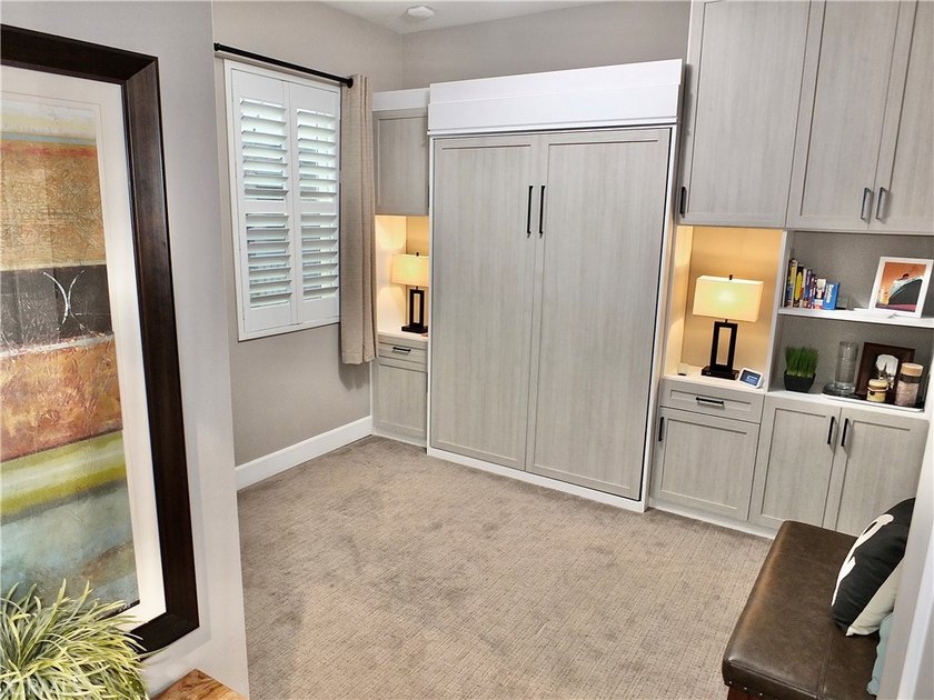 Stylish and upgraded 2-bedroom, 2-bath condo with a flexible den - photo 19