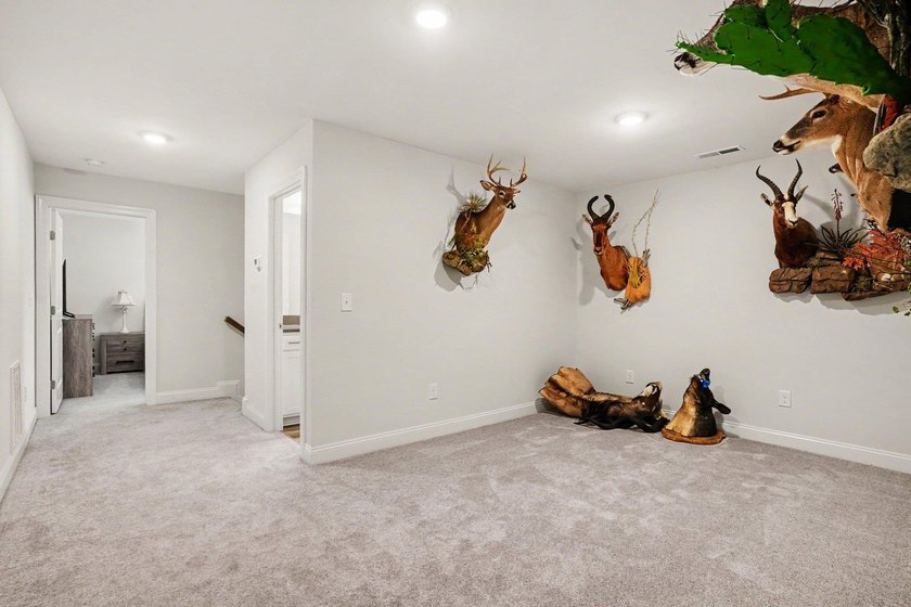 Welcome to this exceptional 5-bedroom, 3-bathroom home located - photo 23