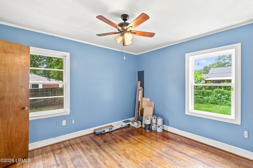 Great corner lot home in centrally located established - photo 24