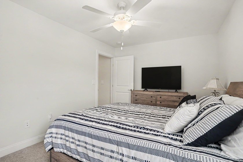 Welcome to this exceptional 5-bedroom, 3-bathroom home located - photo 25