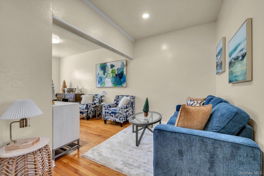 Welcome to this classic, all-brick semi-attached townhouse in - photo 5