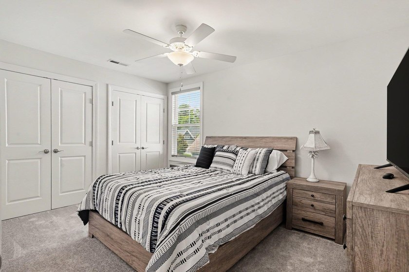 Welcome to this exceptional 5-bedroom, 3-bathroom home located - photo 26
