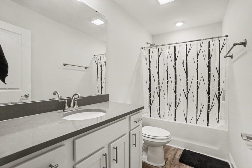 Welcome to this exceptional 5-bedroom, 3-bathroom home located - photo 28