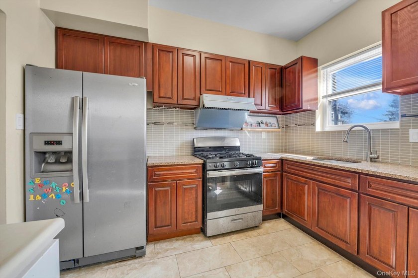 Welcome to this classic, all-brick semi-attached townhouse in - photo 9