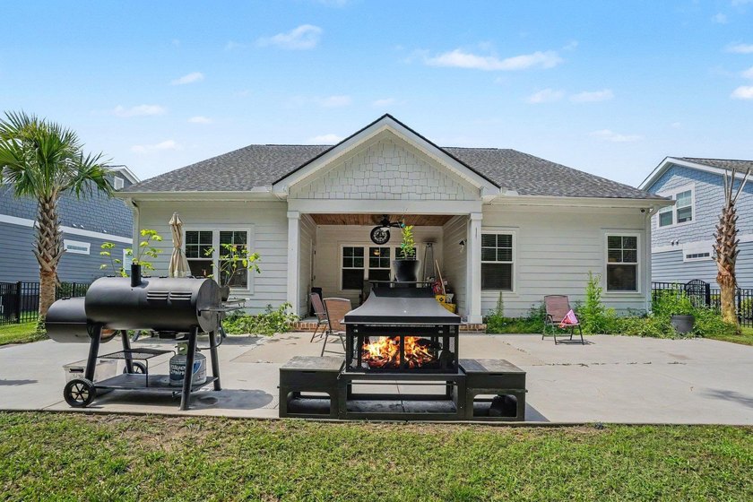 Welcome to this exceptional 5-bedroom, 3-bathroom home located - photo 31