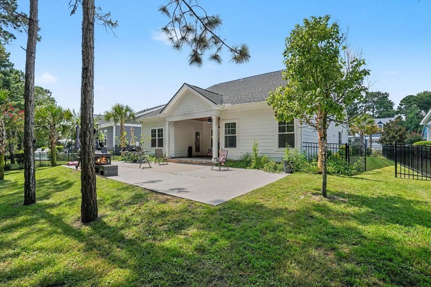 Welcome to this exceptional 5-bedroom, 3-bathroom home located - photo 33