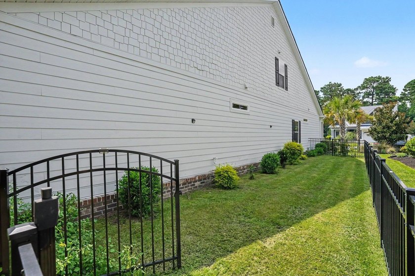 Welcome to this exceptional 5-bedroom, 3-bathroom home located - photo 34