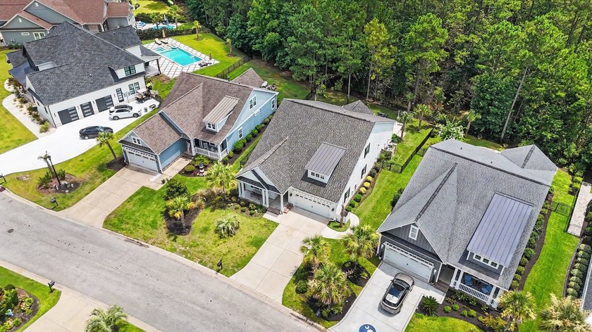 Welcome to this exceptional 5-bedroom, 3-bathroom home located - photo 35